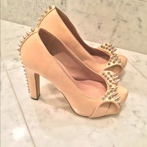 Vince Camuto size 6 heels